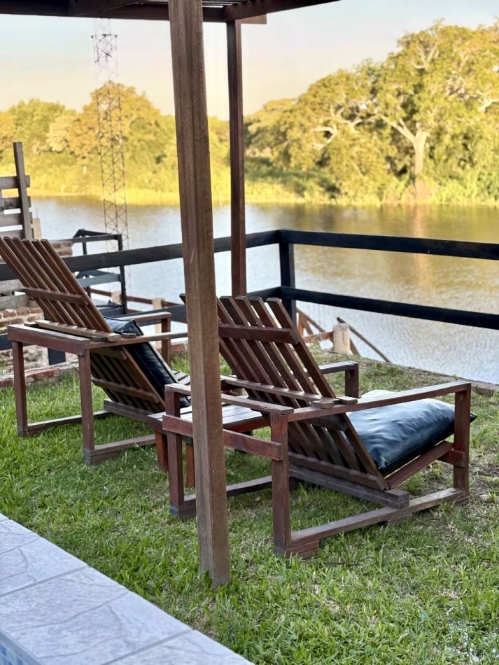 Casa sobre el rio en Helvecia 